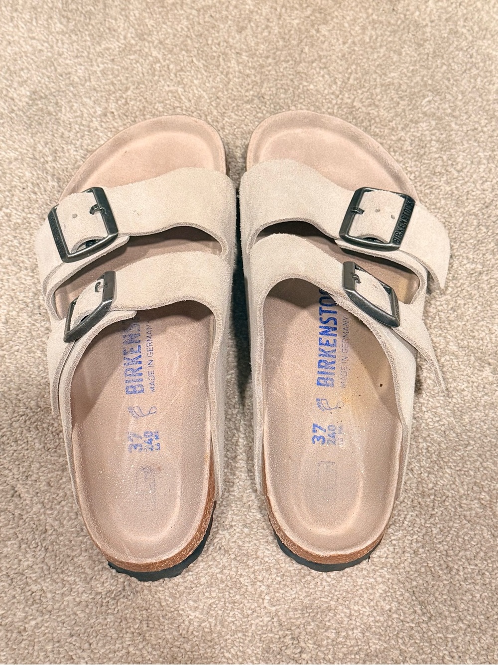 βοΈπ Women's Birkenstock Arizona Soft Footbed Sandal β Oyster Tonal Suede - Picture 10 of 16
